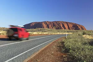 Images Dated 22nd March 2016: Uluru (UNESCO World Heritage Site), Uluru-Kata Tjuta National Park, Northern Territory