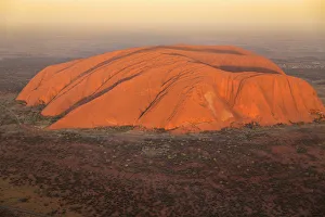 Images Dated 22nd March 2016: Uluru (UNESCO World Heritage Site), Uluru-Kata Tjuta National Park, Northern Territory