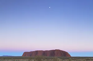 Uluru (UNESCO World Heritage Site) at dawn, Uluru-Kata Tjuta National Park, Northern