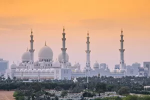 Images Dated 8th May 2014: United Arab Emirates, Abu Dhabi, Sheikh Zayed Grand Mosque