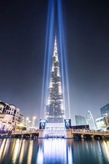Islam Gallery: United Arab Emirates, Dubai. Burj Khalifa at dusk, with light show