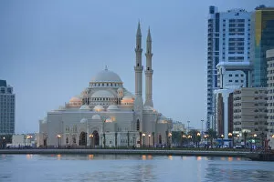 Images Dated 15th June 2009: United Arab Emirates, Sharjah, Sharjah Mosque by the Corniche, dusk