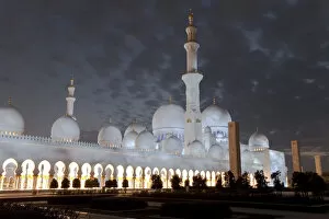 Images Dated 12th April 2010: United Arab Emirates (UAE), Abu Dhabi, Central domes of Sheikh Zayed Bin Sultan Al