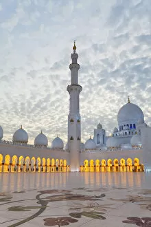 Images Dated 12th April 2010: United Arab Emirates (UAE), Abu Dhabi, Sheikh Zayed Bin Sultan Al Nahyan Mosque