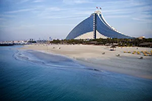 Images Dated 12th April 2010: United Arab Emirates (UAE), Dubai, Jumierah Beach Hotel and Resort