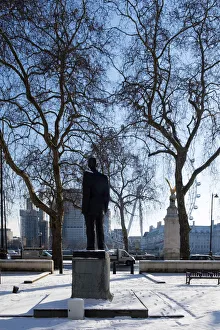 United Kingdom, England, London, Victoria Embankment Gardens in the snow showing