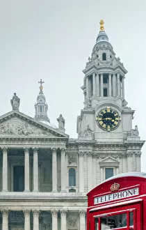 Images Dated 3rd April 2018: United Kingdom, England, London, a red London phone box in front of St PaulaA┬ÇA┬Ös cathedral