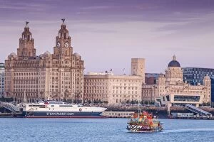 Images Dated 28th September 2015: United Kingdom, England, Merseyside, Liverpool, Mersey ferry and Liverpool skyline