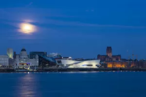 Images Dated 6th November 2015: United Kingdom, England, Merseyside, Liverpool, Super moon over Liverpool skyline
