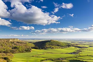 Images Dated 4th August 2015: United Kingdom, England, North Yorkshire. The view from Sutton Bank in early Spring