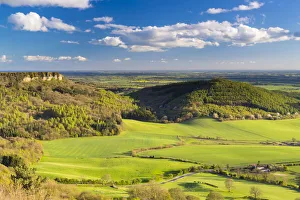Images Dated 4th August 2015: United Kingdom, England, North Yorkshire. The view from Sutton Bank in early Spring