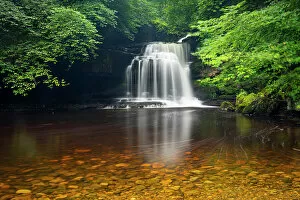Images Dated 23rd August 2022: United Kingdom, England, North Yorkshire, West Burton. Cauldron Falls waterfall