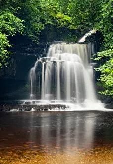 Images Dated 23rd August 2022: United Kingdom, England, North Yorkshire, West Burton. Cauldron Falls waterfall