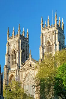 Images Dated 23rd August 2022: United Kingdom, England, North Yorkshire, York. The Minster on a Spring evening
