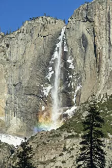 Images Dated 7th February 2022: Upper Yosemite Falls in Winter, Yosemite National Park, California, USA