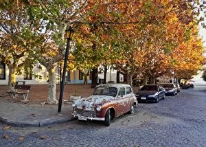 Images Dated 25th May 2016: Uruguay, Colonia Department, Colonia del Sacramento, Vintage car on the cobblestone