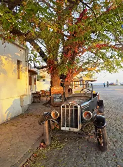 Uruguay, Colonia Department, Colonia del Sacramento, Vintage car on the cobblestone