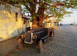 Uruguay, Colonia Department, Colonia del Sacramento, Vintage car on the cobblestone