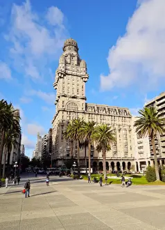 Uruguay, Montevideo, View of the Salvo Palace on the Independence Square