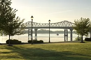 Images Dated 25th April 2009: USA, Alabama, Decatur, Rhodes Ferry Park, Steamboat Bill Memorial Bridge