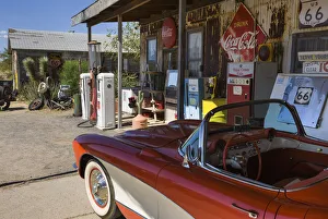 Images Dated 24th November 2021: USA, Arizona, Hackberry General Store, Route 66
