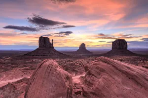 Red Rock Prints: USA, Arizona, Monument Valley