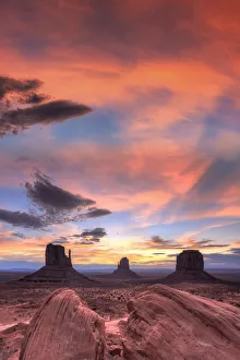 Red Rock Prints: USA, Arizona, Monument Valley
