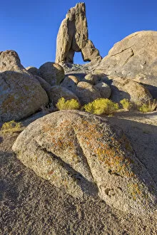 Images Dated 15th November 2021: USA, California, Alabama Hills, Boot Arch rock