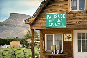 Images Dated 6th November 2018: USA, Colorado, Mesa County, Farm In The Town Of Palisade, The Grand Valley In Western