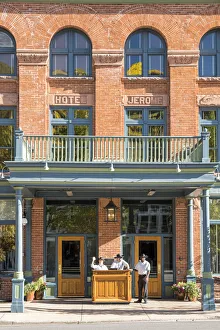 Images Dated 15th November 2016: USA, Colorado, Rockies, Aspen, Front of Hotel Jerome