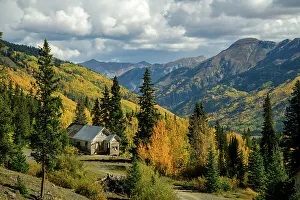 Images Dated 27th January 2023: USA; Colorado; Rocky Mountains; San Juan Mountains; Million Dollar Highway; Red Mountain