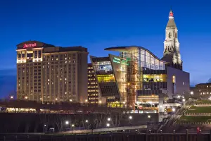 USA, Connecticut, Hartford, city skyline with Connecticut Science Center and Travelers