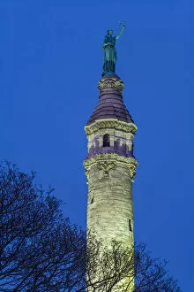 Images Dated 4th January 2017: USA, Connecticut, New Haven, East Rock Park, Soldiers and Sailors Monument, dusk