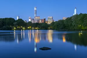 USA, East Coast, New York, Manhattan, Upper Westside, Central Park, the lake at dawn