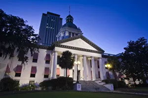Images Dated 9th April 2010: USA, Florida, Tallahassee, Historic 1902 State Capitol and modern State Capitol