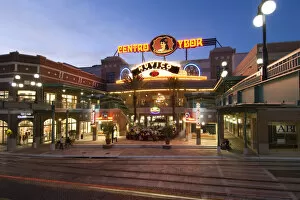 Images Dated 17th December 2009: USA, Florida, Tampa, Ybor City, Historic, Nightime Entertainment