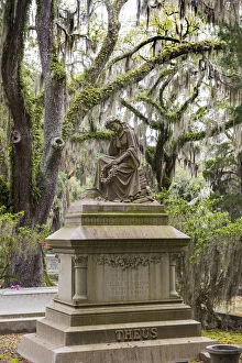USA, Georgia, Savannah, Grave in Bonaventure cemetery