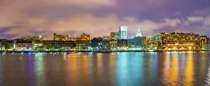 Images Dated 24th March 2015: USA, Georgia, Savannah, Skyline reflected in the Savannah river