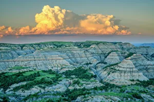Images Dated 12th July 2022: USA, Great Plains, North Dakota, Theodore Roosevelt, National Park, North Unit
