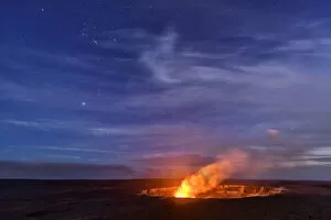 Images Dated 19th July 2018: USA, Hawaii, Big Island, Volcanoes National Park, Halema uma u Crater