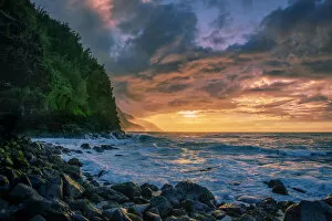 Images Dated 19th July 2018: USA, Hawaii, Kauai, Na Pali Coast, Sunset