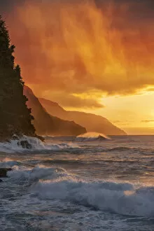 Coast Gallery: USA, Hawaii, Kauai, Na Pali Coast sunset