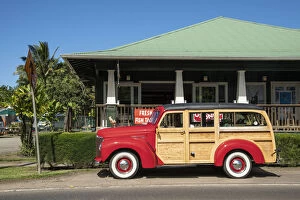 Images Dated 19th July 2018: USA, Hawaii, Kauai, North Shore, Hanalei, classic car