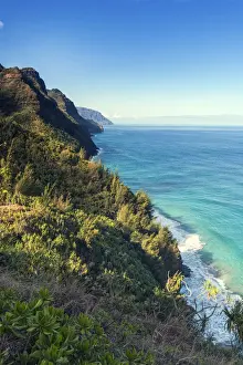 USA, Hawaii, Kauai, view of cliffs in the Na Pali Coast State Park from the Kalalau Trail