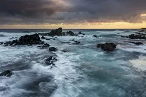 Images Dated 12th October 2021: USA, Hawaii, Maui, Hookipa Beach