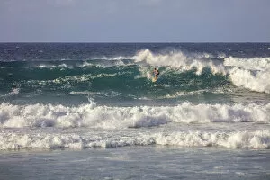 USA, Hawaii, Maui, Hookipa Beach, Surfer