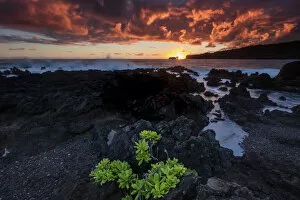 USA, Hawaii, Maui, Keanae Beach, sunrise