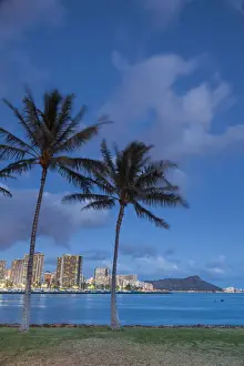 Beach Resort Prints: USA, Hawaii, Oahu, Honolulu Skyline and Diamond Head Crater