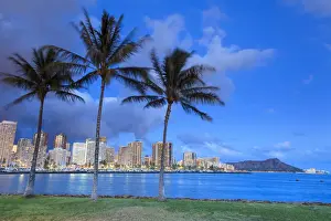 Beach Resort Prints: USA, Hawaii, Oahu, Honolulu Skyline and Diamond Head Crater
