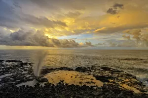 Images Dated 19th July 2018: USA, Hawaii, Poipu, coast at blowhole